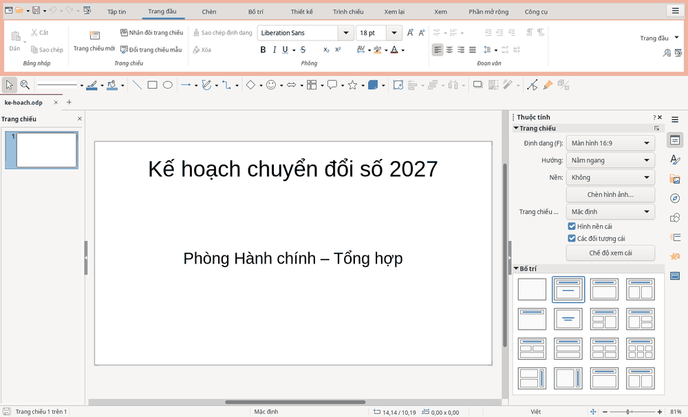 HST Slides hiển thị trang chiếu Kế hoạch chuyển đổi số 2027; danh sách trang chiếu bên trái và các bố trí bên phải.
